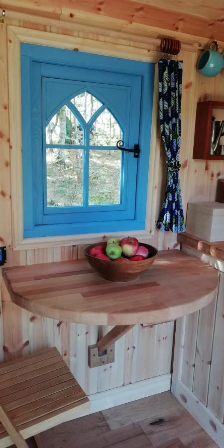 Sapphire Forest Garden Shepherd'S Hut Чърч Стретън Екстериор снимка